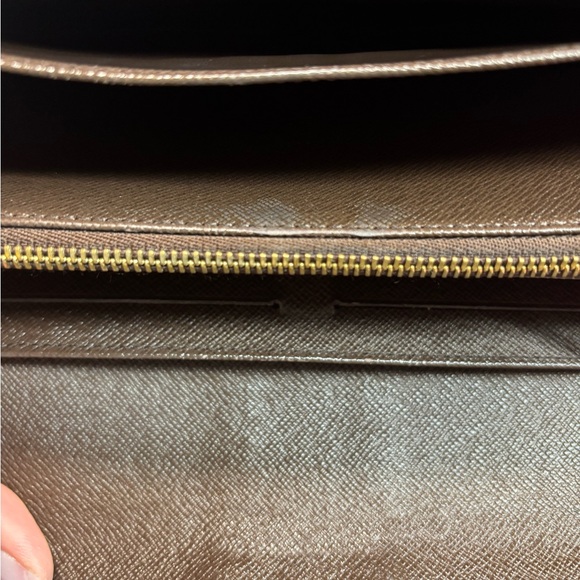 LOUIS VUITTON
Damier Ebene Sistina Wallet - Picture 10 of 12